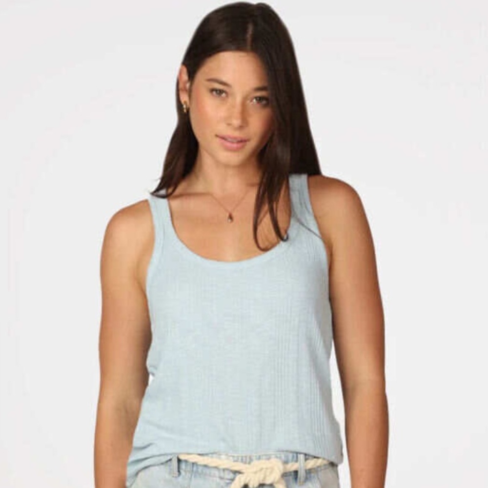 [dylan] Riley Scoop Neck Tank - Picture 4 of 10